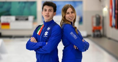 LItalia del #curling è in semifinale anche ai Mondiali junior di doppio misto!
A Edmonton (Canada), Lucrezia Grande e Stefano Spiller hanno vinto 7 partite su 7, compreso il match di quarti di finale contro gli Usa, disputatosi in nottata.
Nel tardo pomeriggio europeo la semifinale contro la Corea del Sud, mentre il medal match si disputerà nella notte fra domenica e lunedì.
#fisg4passion