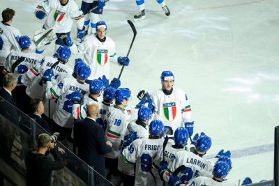 🏒 Il calendario dell’Italia ai Mondiali Top Division 2026
La IIHF ha ufficializzato il calendario del Mondiale Top Division 2026, che si giocherà in Svizzera e vedrà dopo quattro anni il ritorno dell’Italia ai massimi livelli. Gli azzurri saranno impegnati nella prima fase tra il 16 e il 25 maggio, aprendo il loro percorso con il Canada e chiudendo nel match che li vedrà opposti alla Slovenia. La squadra di Jalonen giocherà nel Gruppo B a Friborgo.
La news completa ▶️ https://shorturl.at/oRgtv
(Credito foto di copertina Vanna Antonello)
#italiahockey #ForzaAzzurri